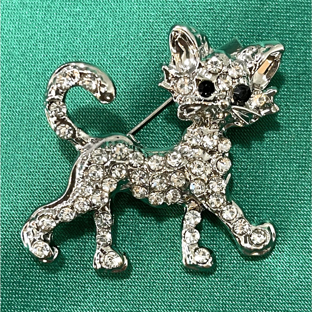 NWOT Cat Brooch Lapel Pin Silver Toned Clear Rhinestone Black Eyes Cute Gift